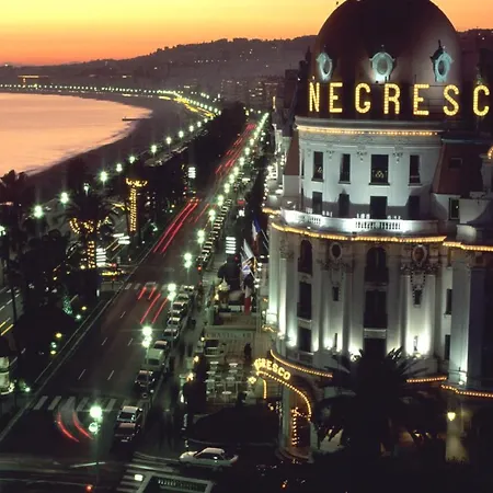 Le Bastion マントン