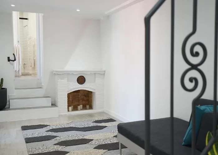 Le Bastion Отель